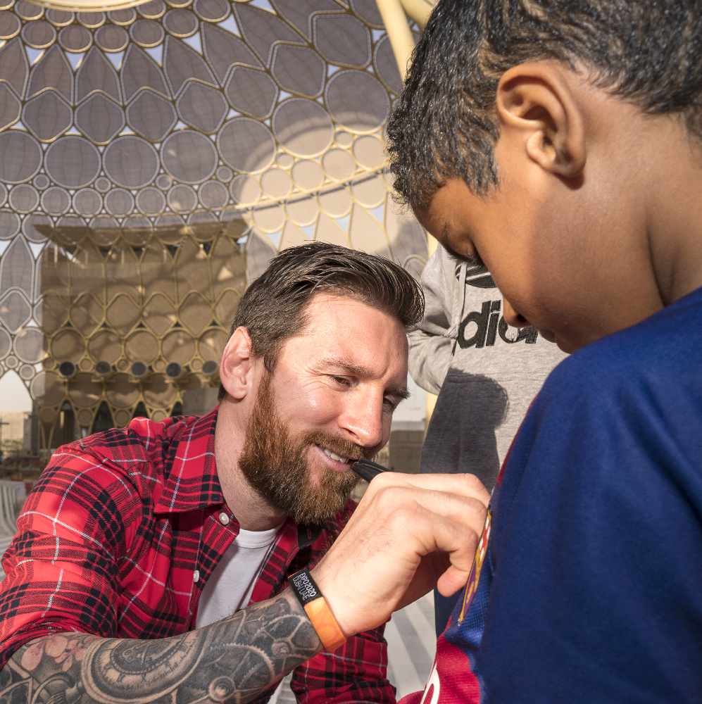 ایکسپو میں متحدہ عرب امارات کے طلبا کو میسی سے ملنے کا موقع فراہم کیا جارہا ہے