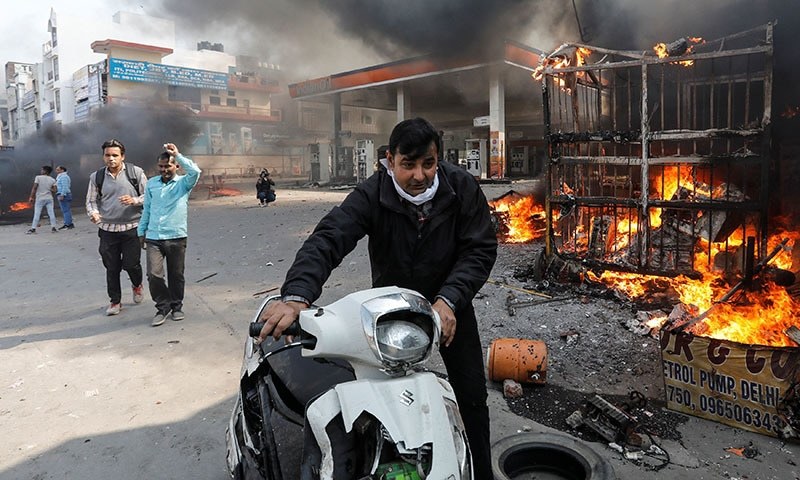 ٹرمپ کا پہلا ہندوستانی دورہ اور دہلی میں جھڑپوں کے دوران 7 افراد ہلاک، 150 زخمی