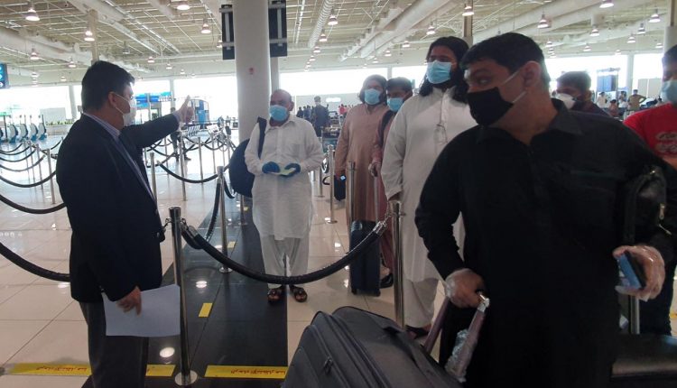 1000 سے زائد پھنسے ہوئے پاکستانیوں کی امارات سے وطن واپسی اور مزید 4600 سے زاید واپسی کیلیے تیار ہیں