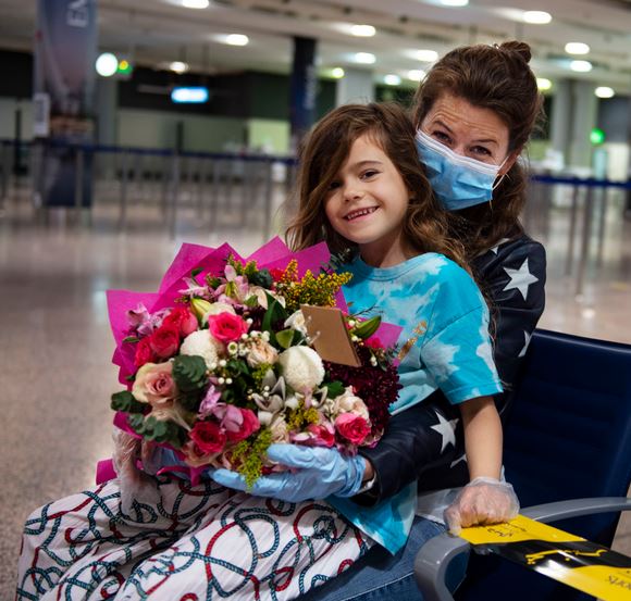 امارات نے کورونا باوجود، ابوظہبی میں جرمن لڑکی گوڈیووا کو اپنے والدین دے ملوا دیا