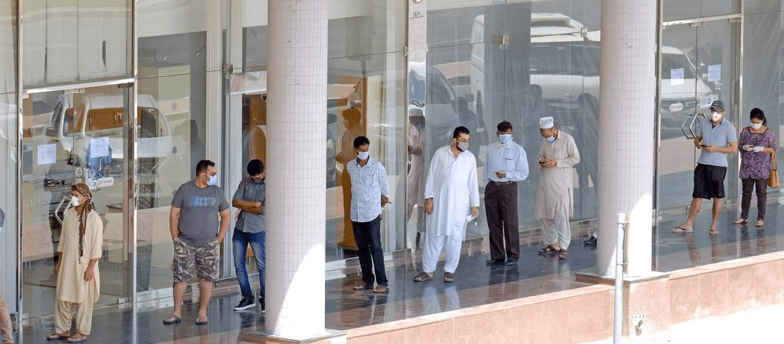 متحدہ عرب امارات کے رہائشی احتیاطی تدابیر کی پیروی کر رہے ہیں