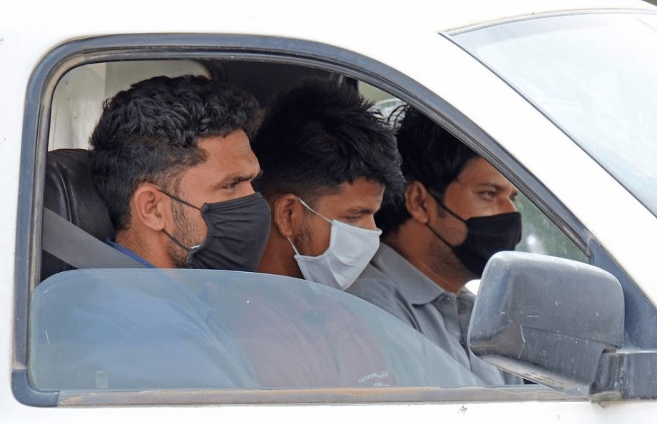 متحدہ عرب امارات کے رہائشی احتیاطی تدابیر کی پیروی کر رہے ہیں