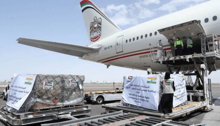 متحدہ عرب امارات کوویڈ 19 کے خلاف جنگ میں ہندوستان کو طبی امداد بھیج رہا ہے