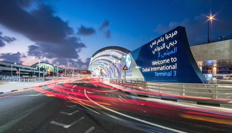 امارات نے 200،000 رہائشی ویزا رکھنے والوں کی واپسی کا اعلان کر دیا