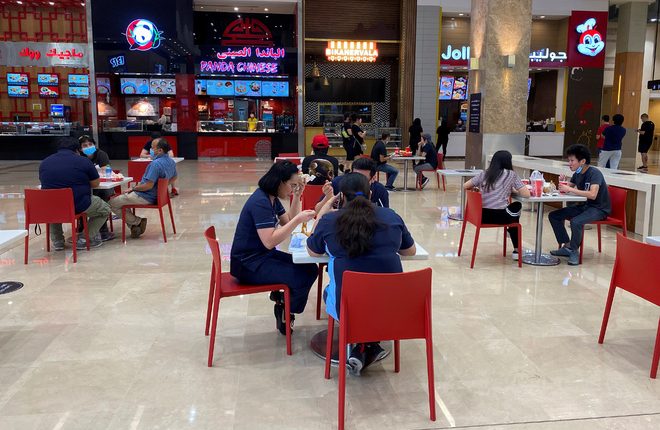 ابوظہبی نے شاپنگ مالز کے باہر کھانے پینے کی مزید دکانیں دوبارہ کھولنے کی اجازت دے دی