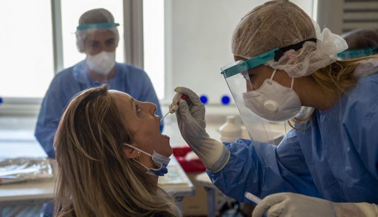 کوویڈ ۔19 ٹیسٹ امارات میں رہنے والوں کے بیرون ملک سفر سے قبل ہونا ضروری ہے