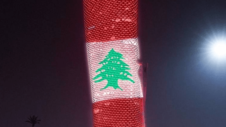 امارات کا ٹاور لبنان سے اظہار یکجہتی میں لبنانی پرچم کے ساتھ روشن ہوا