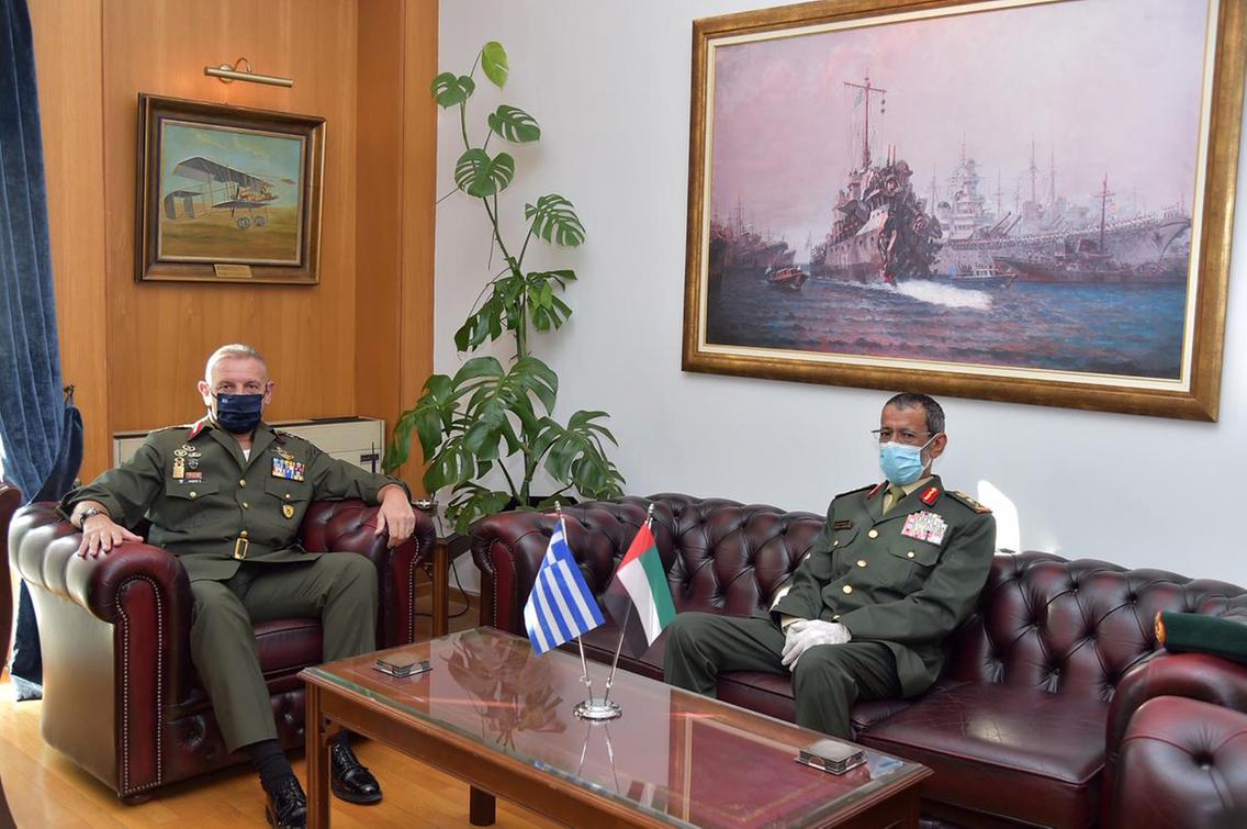 اماراتی چیف آف آرمی اسٹاف نے یونان کے ساتھ مشق کرنے والے مقام کا دورہ کیا