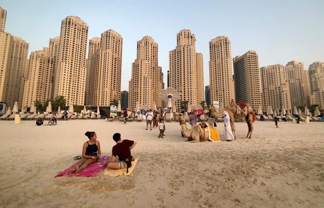 دبئی پولیس نے کوویڈ 19 سے متعلق ساحل سمندر کی حفاظت کے رہنما اصول متعارف کروا دیئے