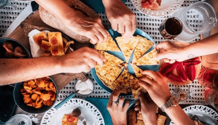 دبئی کی خاتون پر کوویڈ ۔19 قوانین کی خلاف ورزی کرتے ہوئے پارٹی کرنے پر 10 ہزار درہم جرمانہ عائد