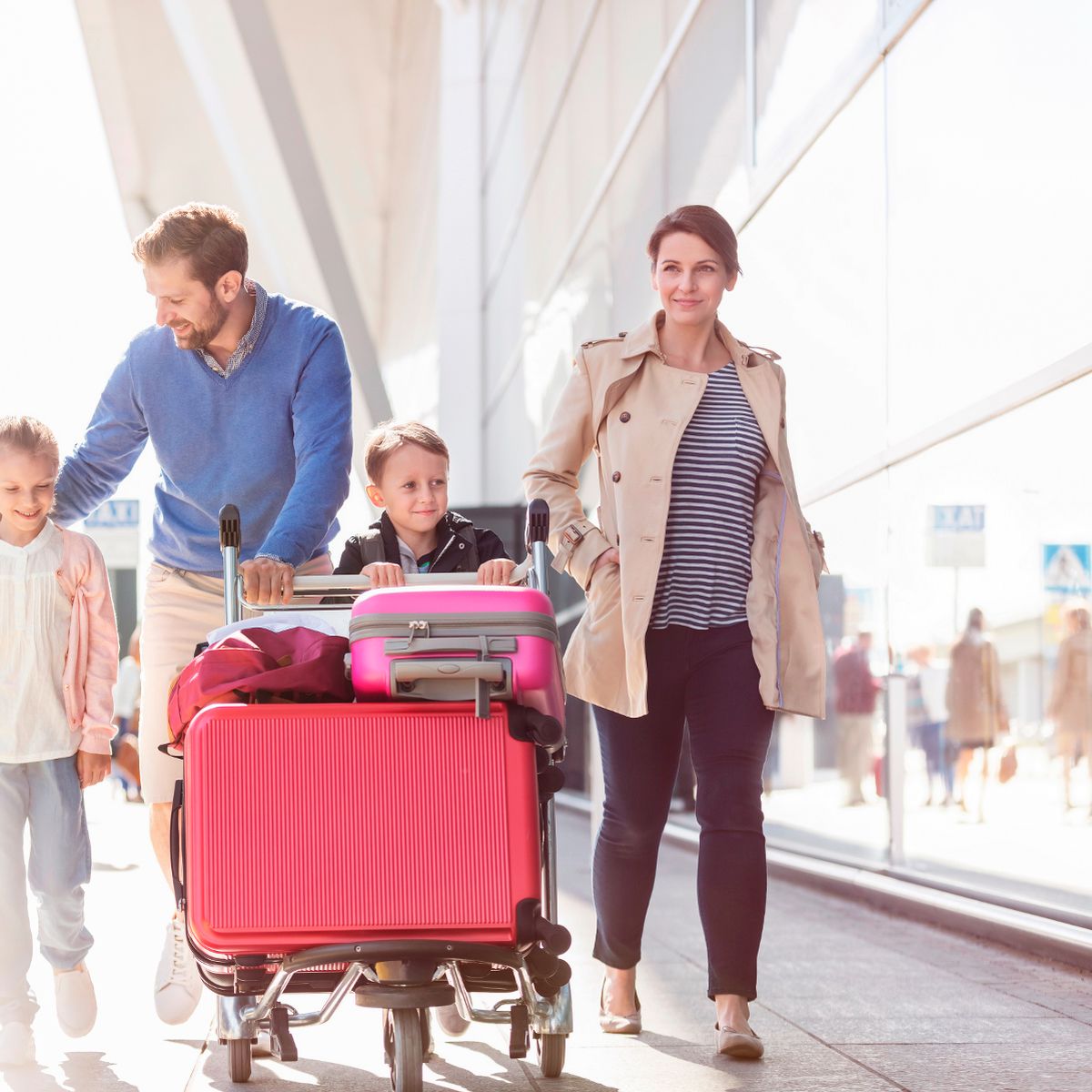 کیا میری کمپنی مجھے سالانہ چھٹی کے دوران گھر واپس نا جانے پر مجبور کر سکتی ہے؟