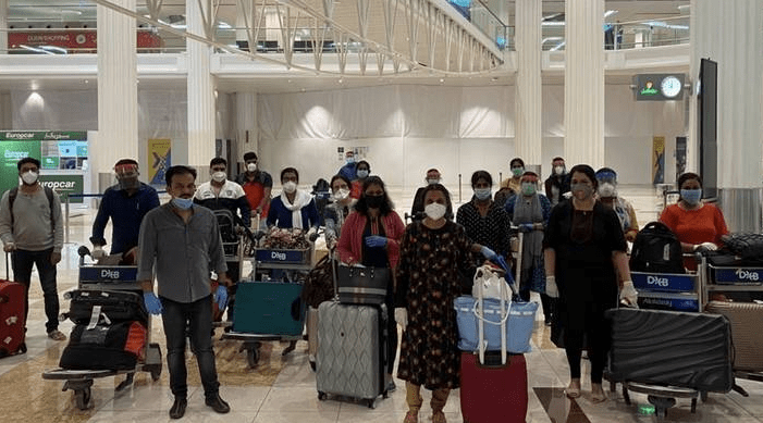 بھارت کی 7 لیبارٹریوں سے COVID-19 ٹیسٹ کروانے والے مسافروں کو دبئی آنے سے روک دیا گیا