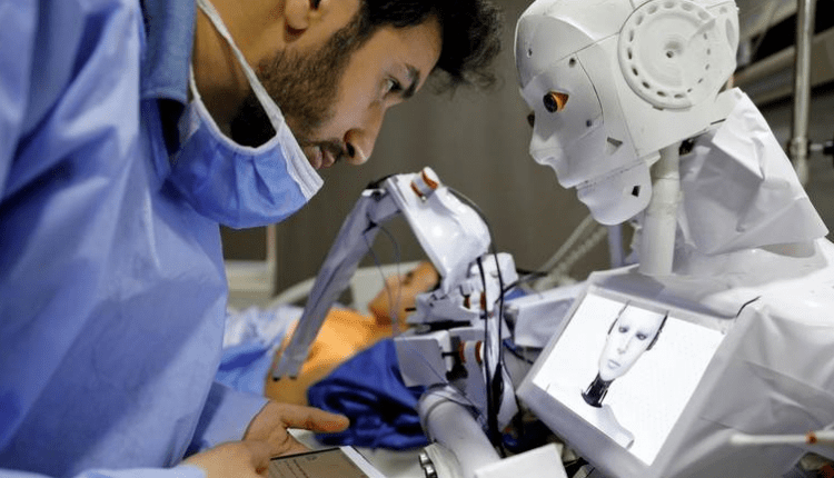 مصری انوینٹر کا ایک ٹرائل روبوٹ جو کوویڈ ۔19 کیلیے ٹیسٹ کرسکتا ہے