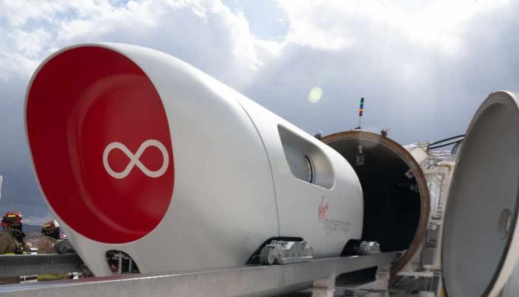 ہائپرلوپ پوڈ پر پہلے مسافر سوار