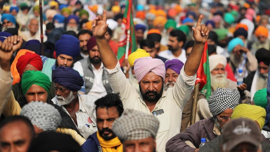 ہندوستانی کسانوں نے نئے قوانین کے خلاف ملک گیر ہڑتال کا آغاز کر دیا